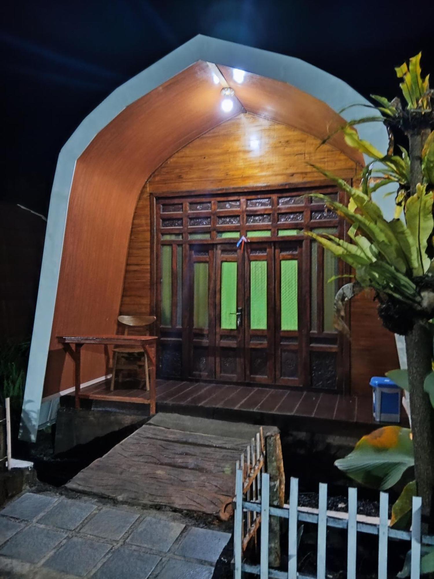 Indah Damai Cottages Sidomukti ภายนอก รูปภาพ